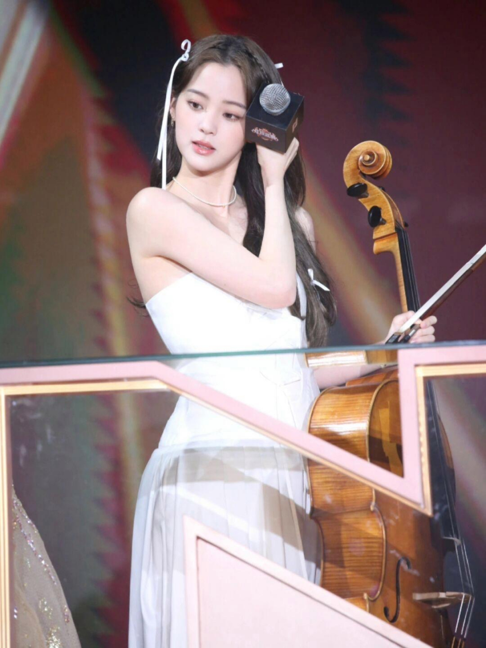 欧阳娜娜拉大提琴气质十足,好好拉大提琴就可以,不要乱去演戏了!