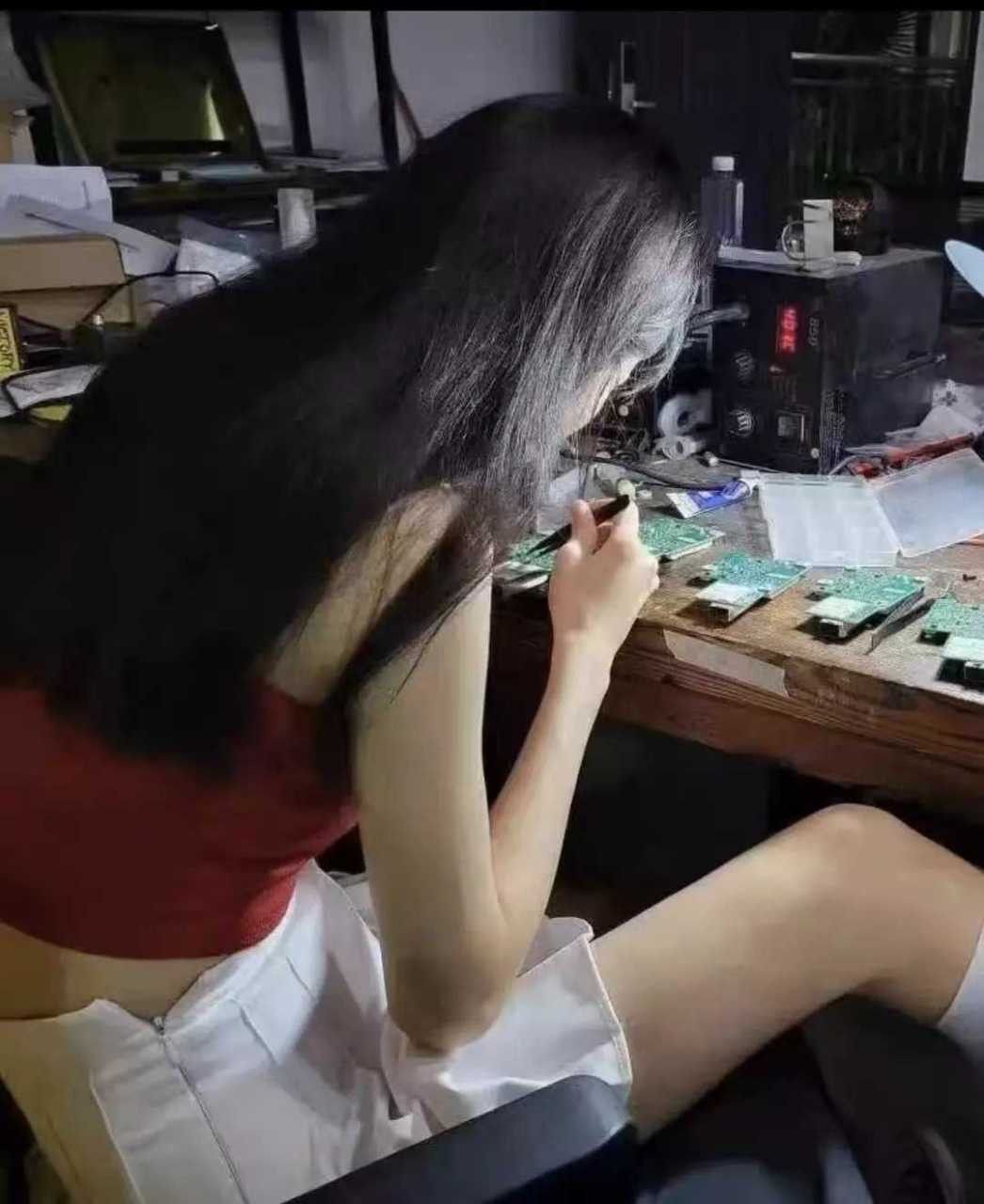 新来的学徒,这是想当老板娘啊