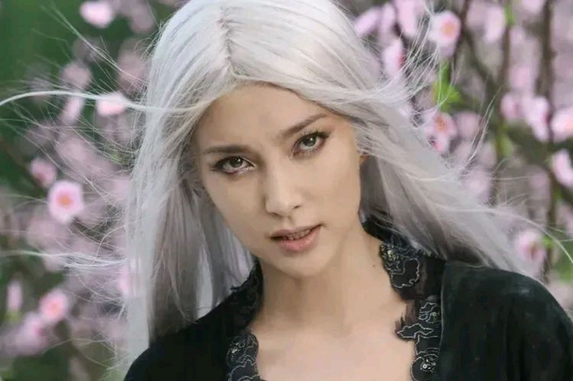 梁羽生天山系列小说顺序  梁羽生的小说主要分为唐系列