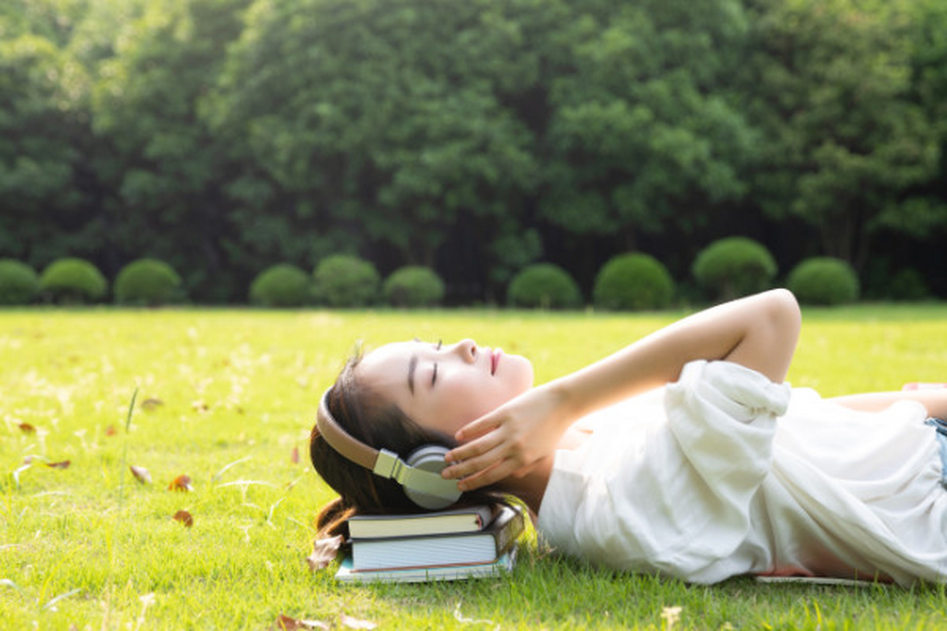 听音乐的好处    1,音乐可以让身体放轻松,纾解压力.