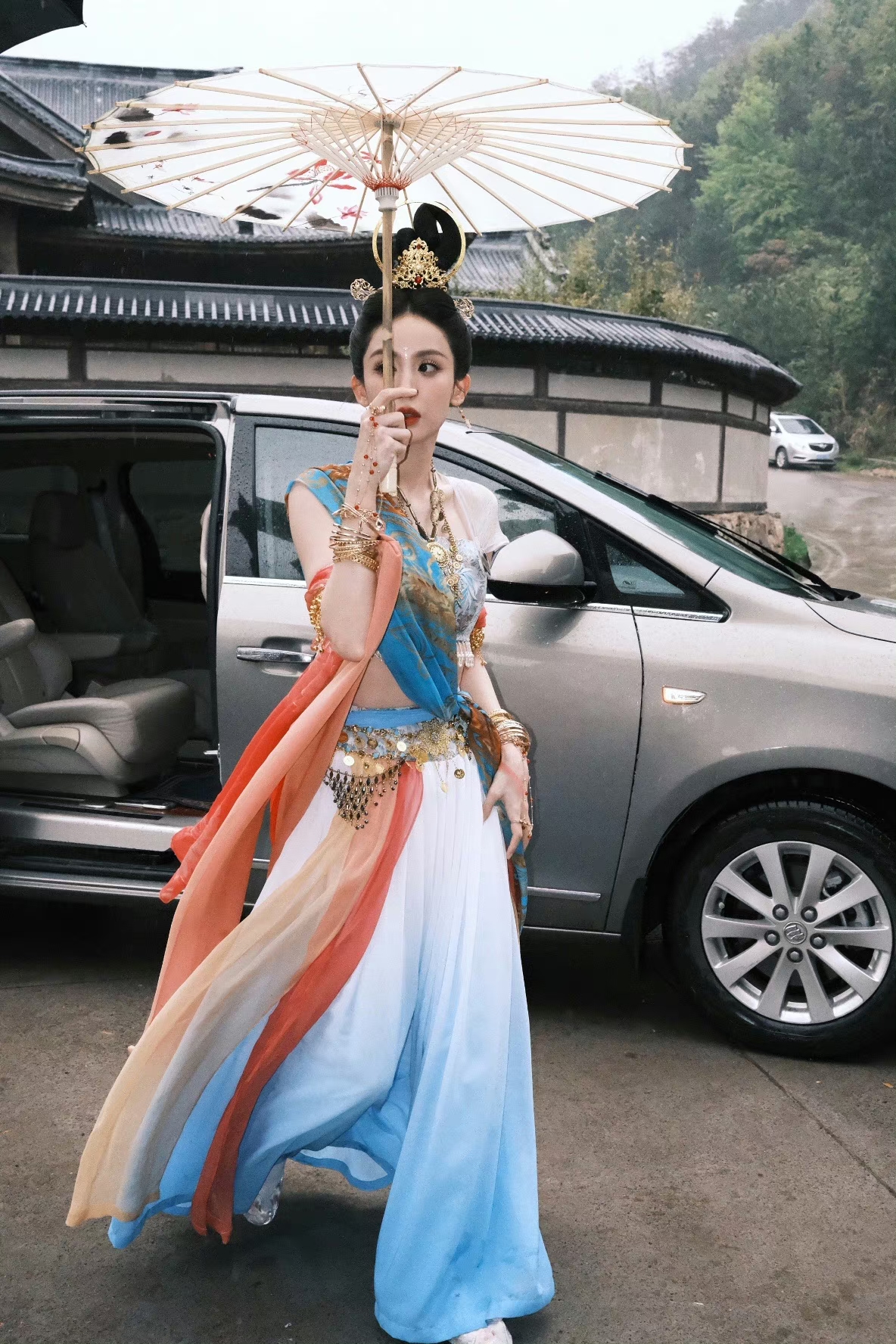 理讨女星的敦煌风造型:白鹿太普,娜扎惊艳,最绝的还是她!