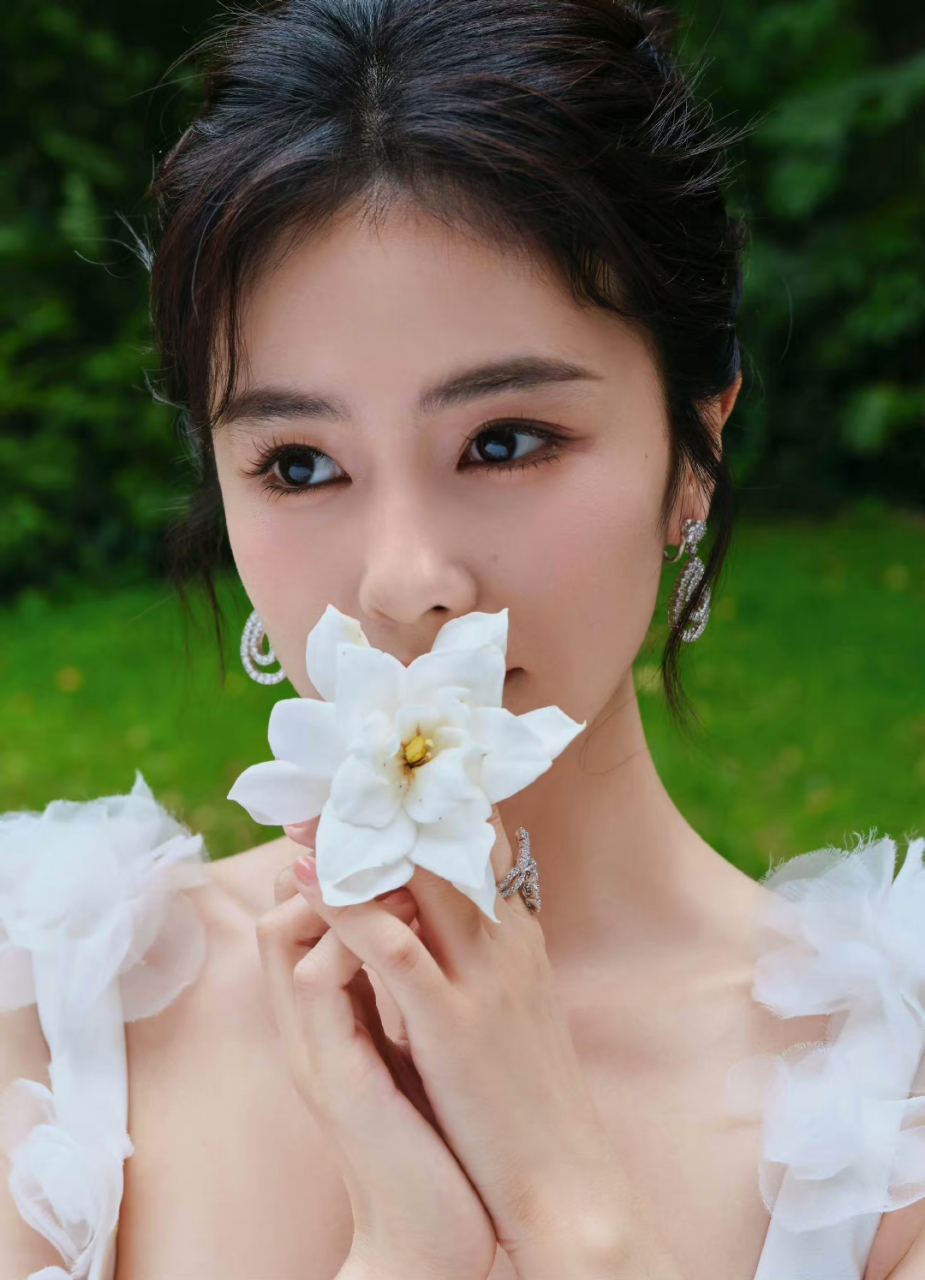 白鹿美照,这才是真正的纯天然美女!#养眼美女#