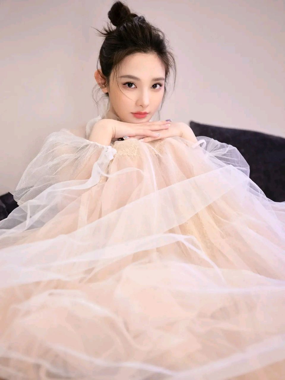 彭小苒# 彭小苒现代装扮也是小公主一枚啊