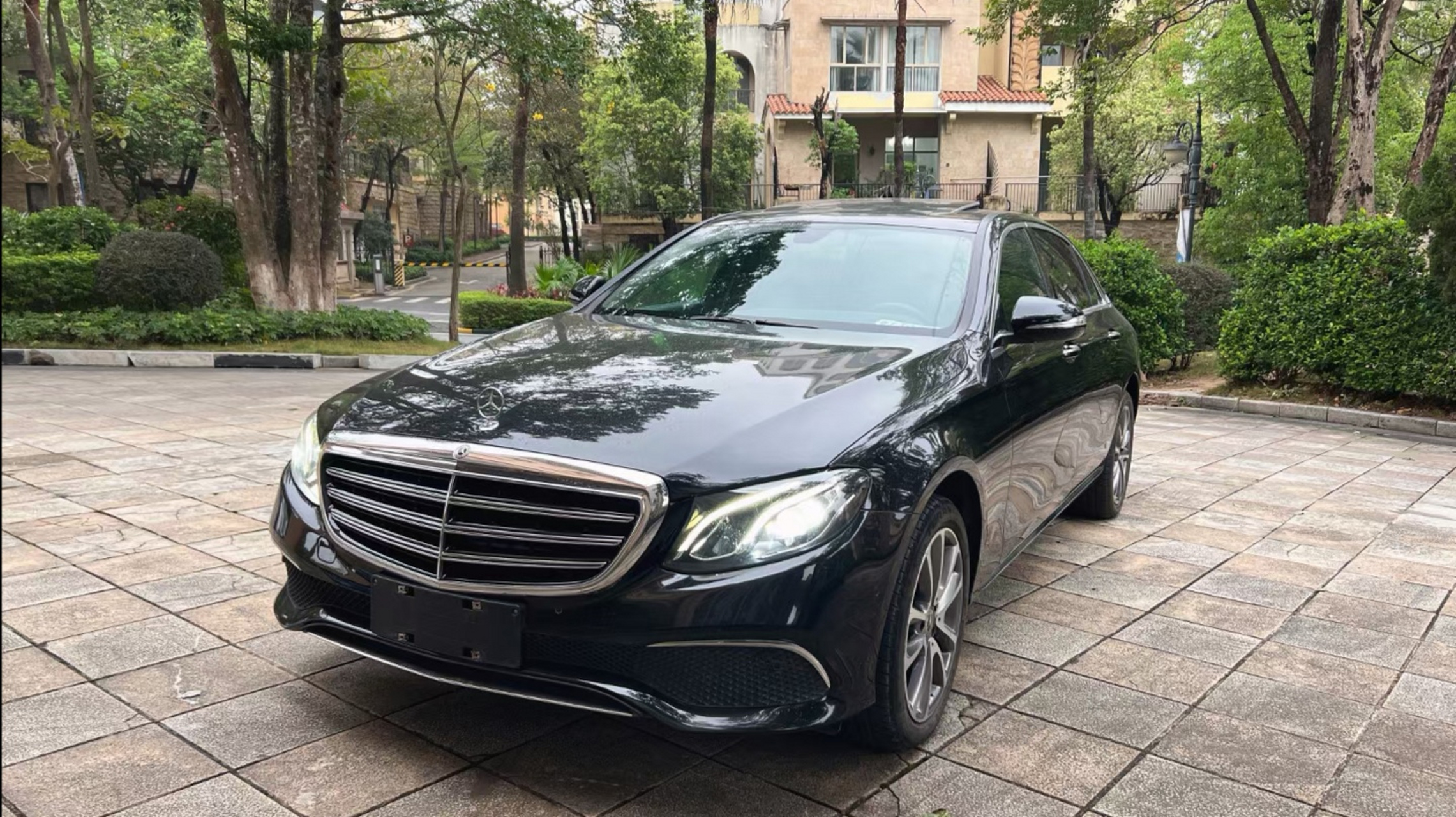 从驾驶奔驰车的那一刻起,你会发现,它的驾驶体验超出了你的想象.