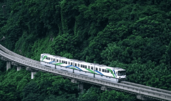 重庆的这条城轨快线,时速140km/h,让我们2025年拭目以待吧
