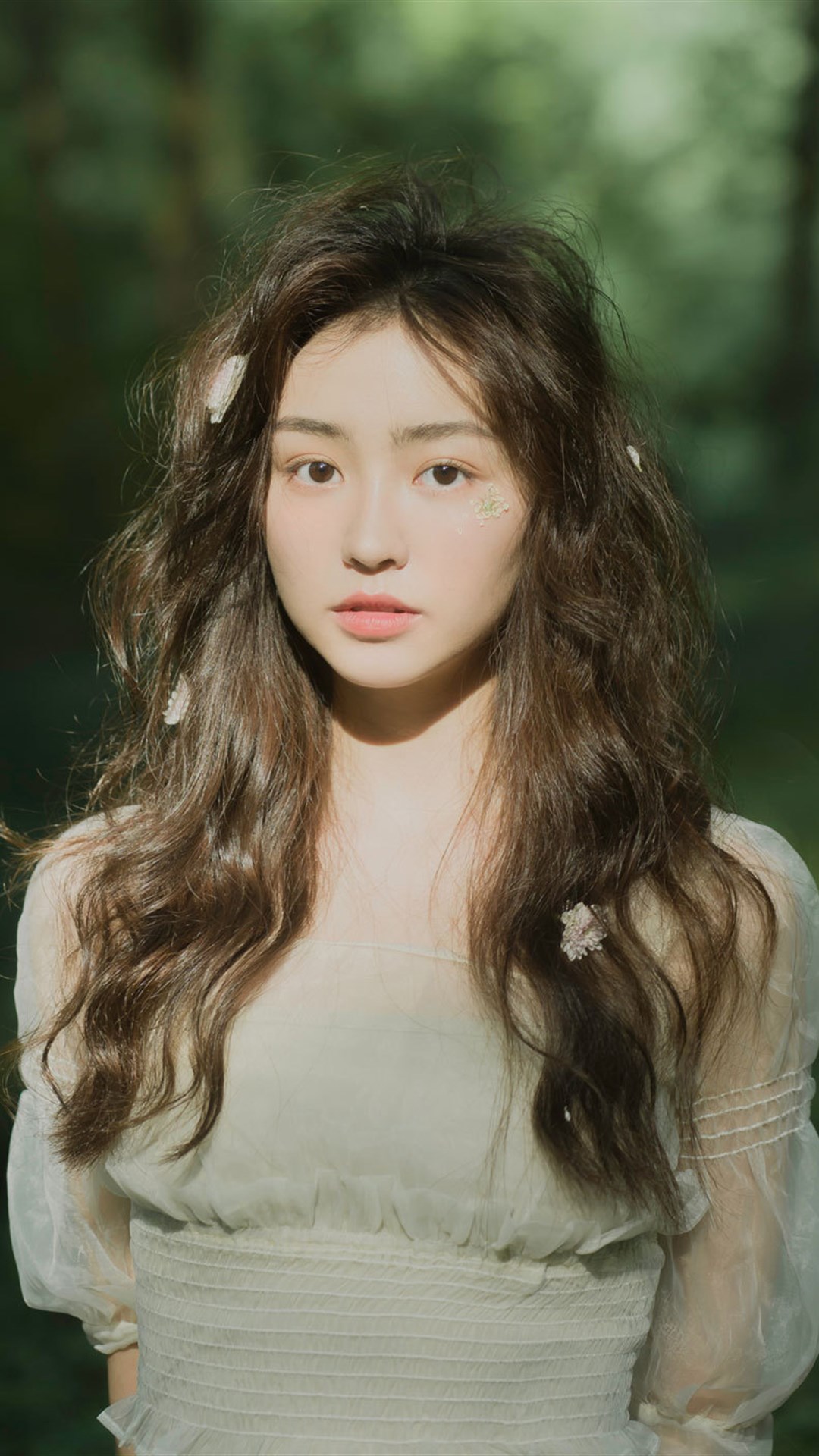 网红七七森林写真,恰到好处的光影运用,让她宛如坠落凡间的精灵