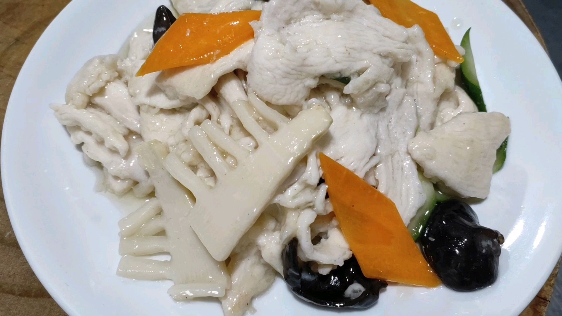 传统川菜鲜熘鸡片咸鲜味美、色白鸡片滑嫩、喜欢就收藏吧!