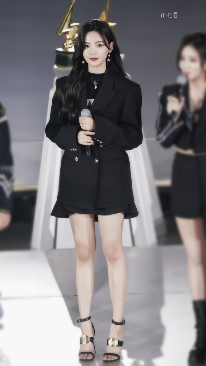 杨超越 一字带高跟鞋大长腿[爱你] 676767