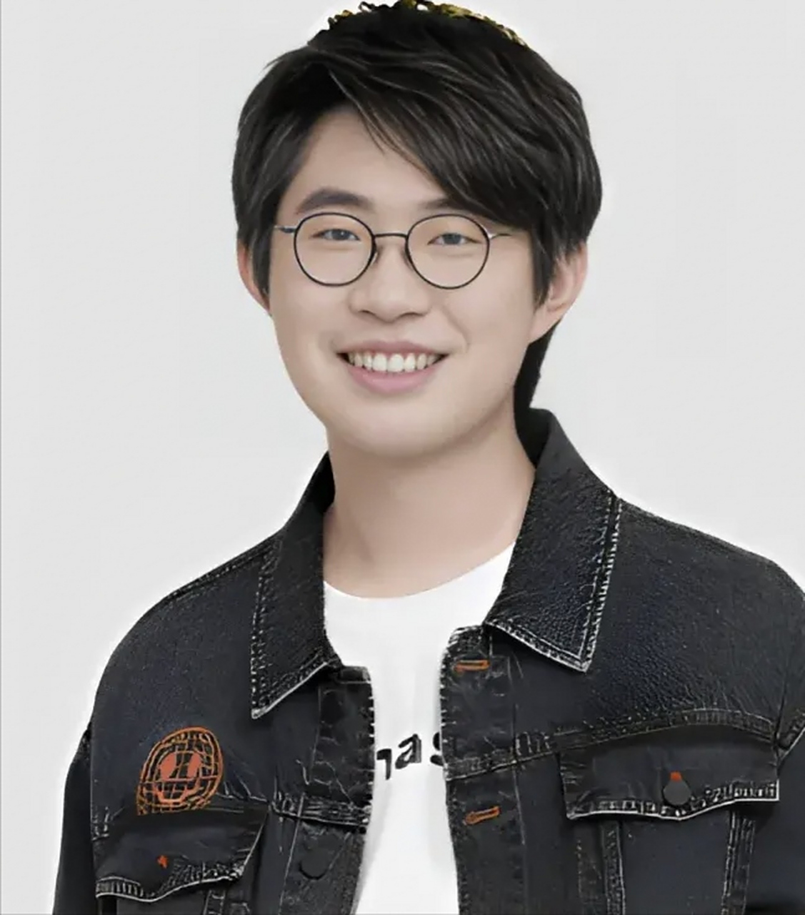 其实笑果文化旗下艺人学历都很高的,像李诞,王建国,思文,程璐啊等等