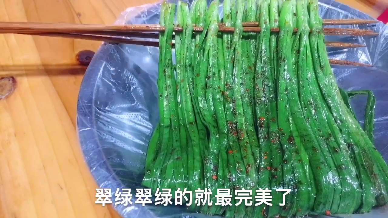 很多人为什么在家里自己做烧烤青菜类的总烤焦了呢?今天我教大家