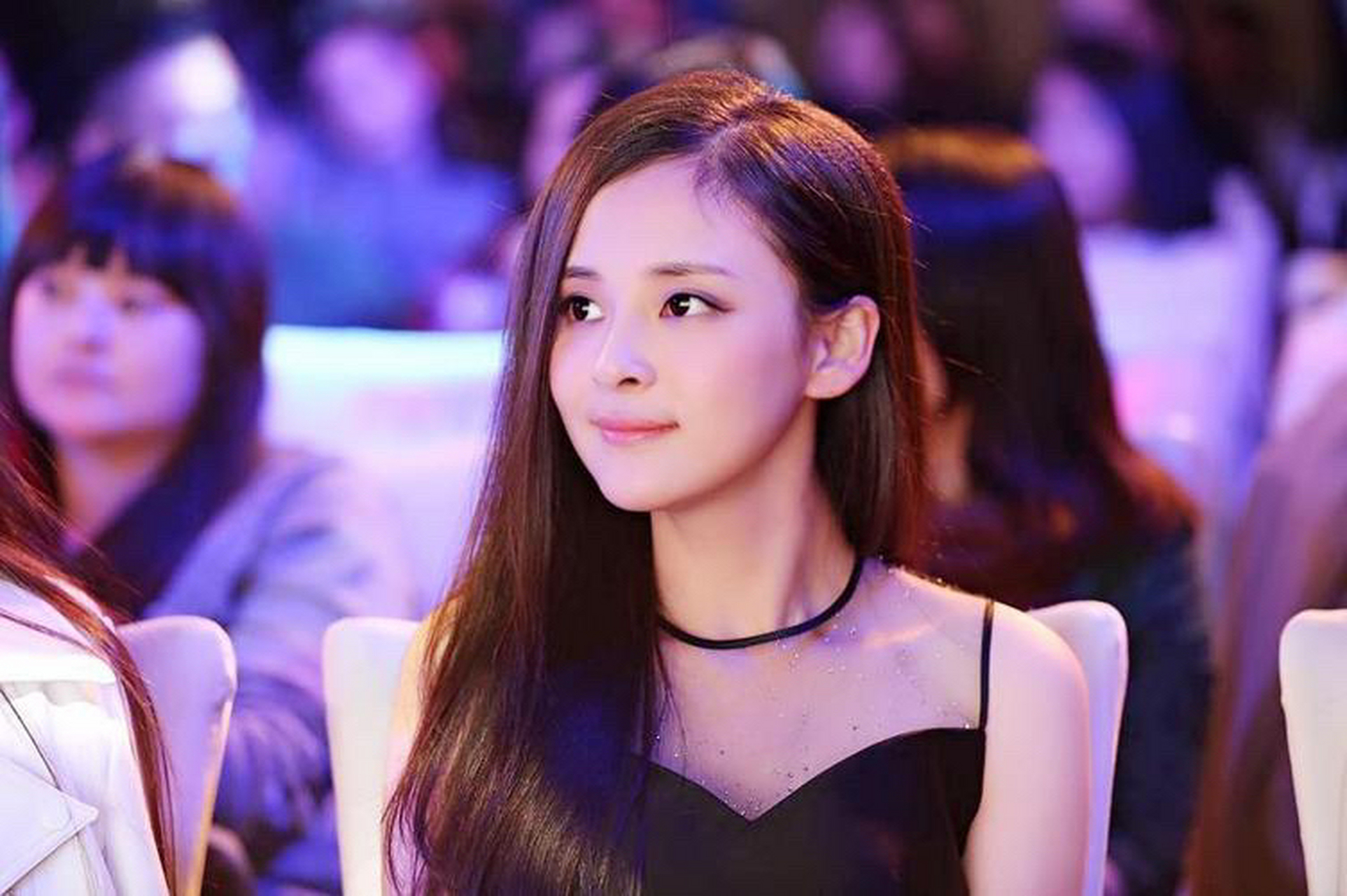 卢蒽洁,1991年7月19日出生于贵州省贵阳市,中国内地女演员,毕业于浙江