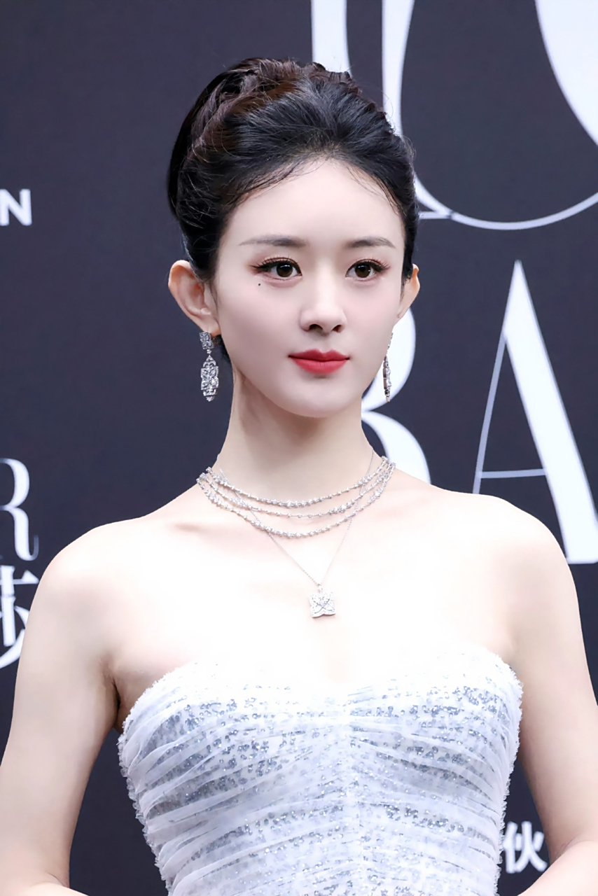 赵丽颖抹胸礼服裙配盘发造型优雅美丽#娱乐大赏# #一眼沦陷# #惊艳