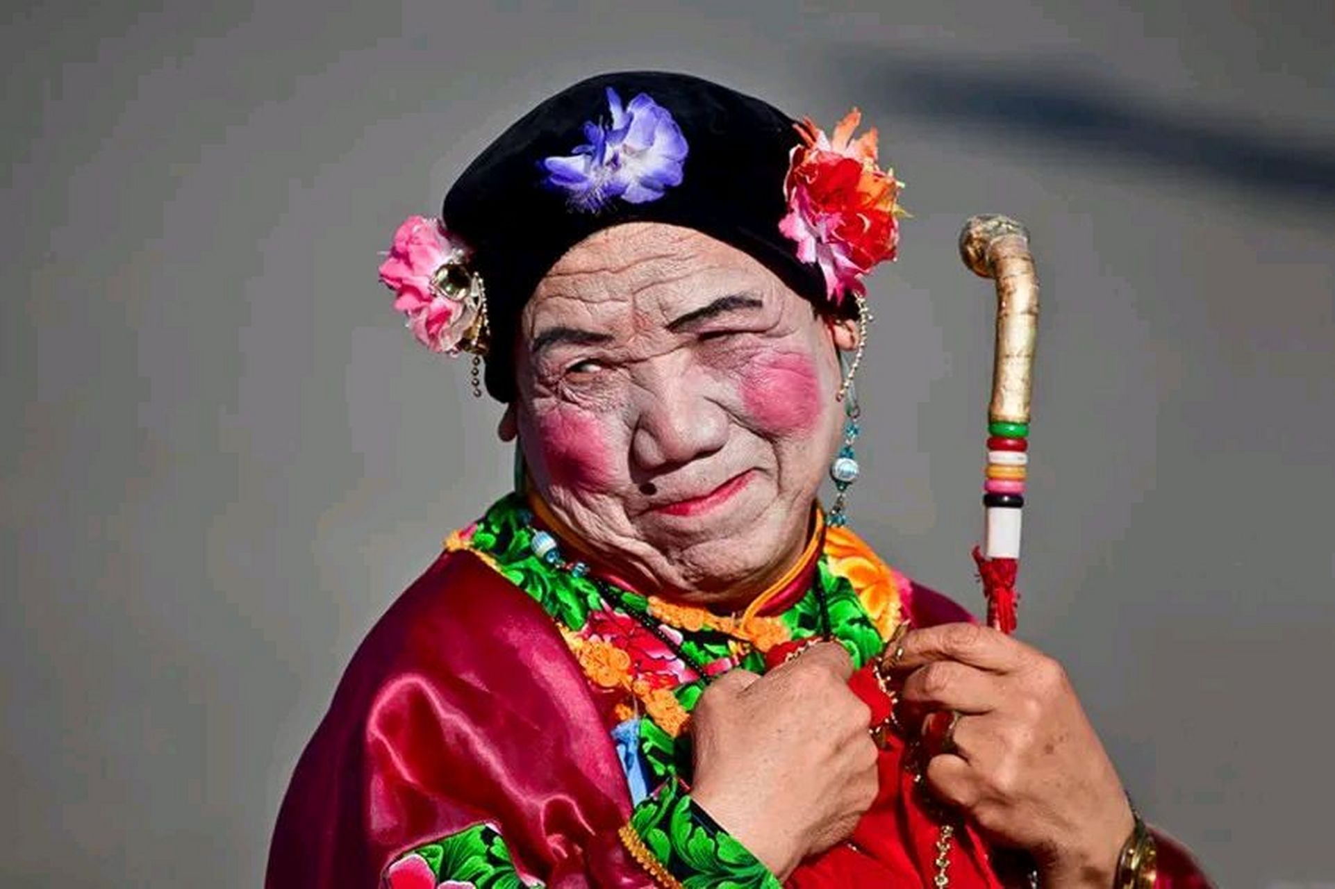 我们单位一个36岁的老姑娘终于恋爱了,网恋对象是个