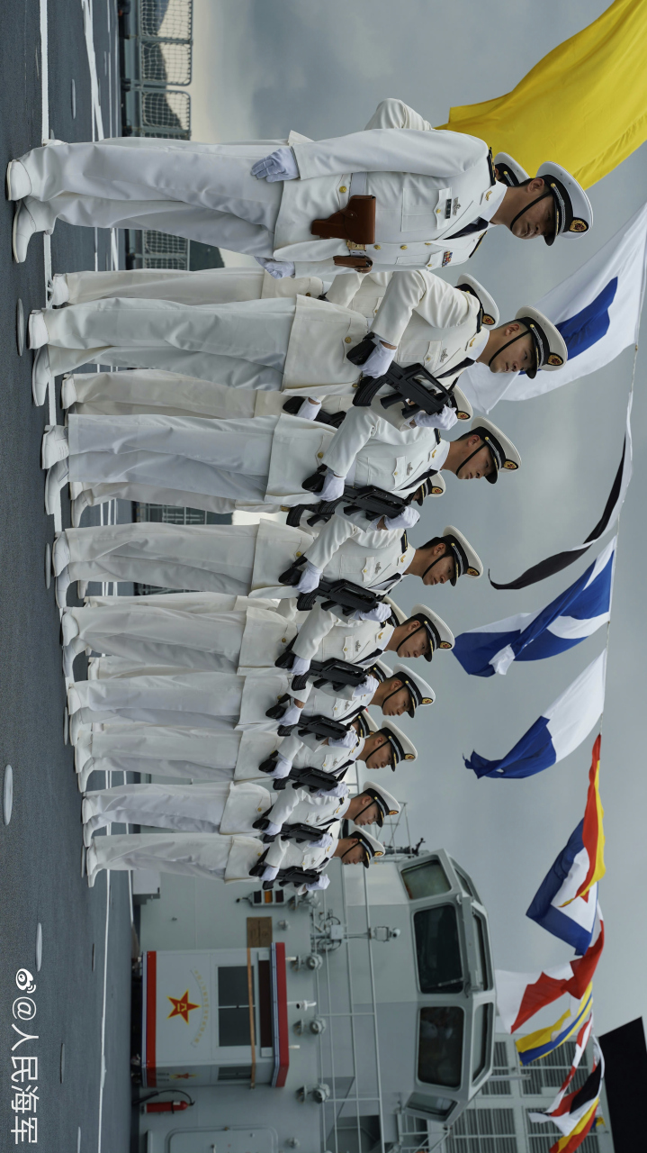 中美日海军小白军装大比拼,谁的军装更好看?