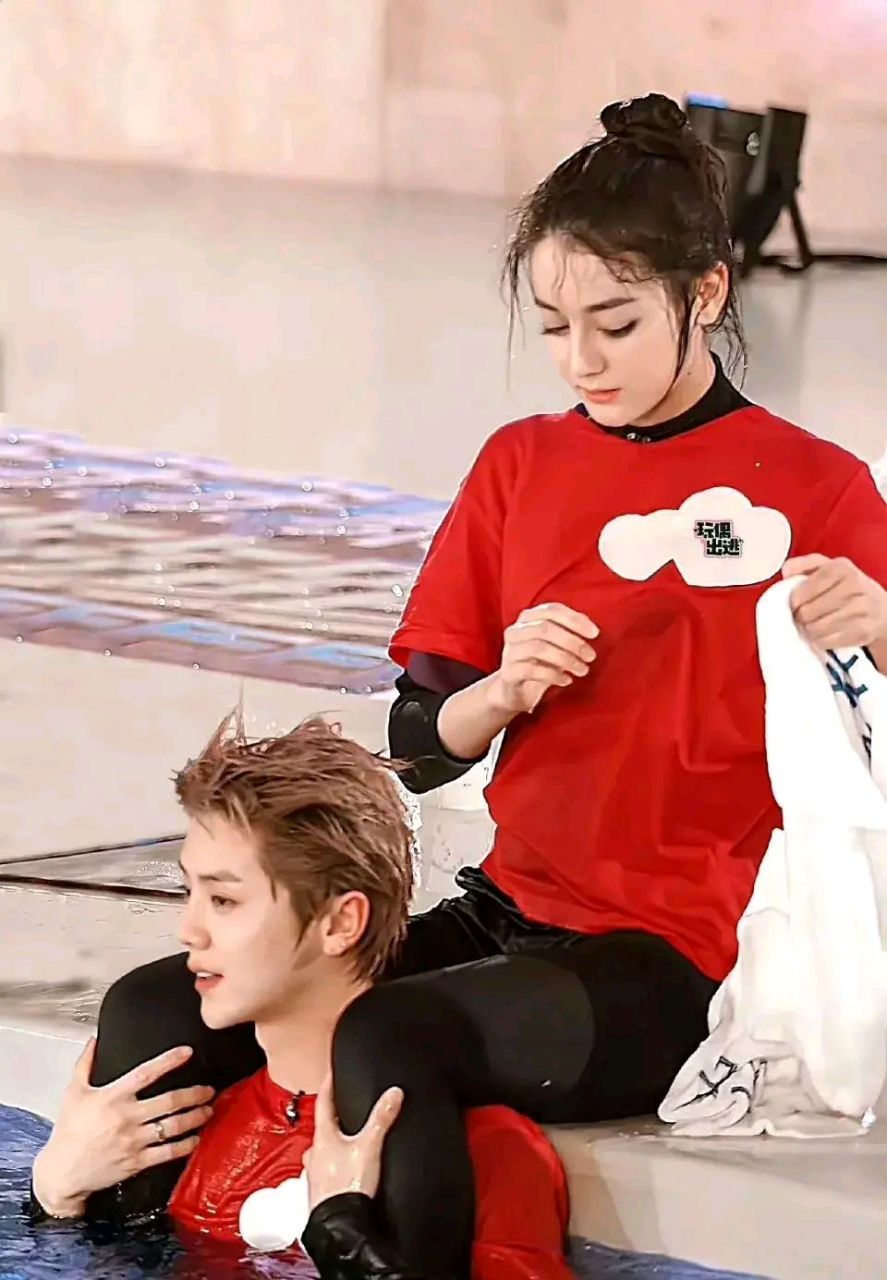 还记得大明湖畔的陆地吗… 愚人节有站姐发了陆地cp的旧图 被骂了