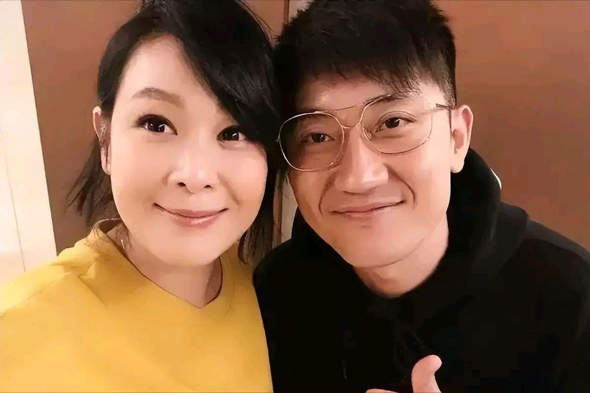 2011年,41岁的刘若英嫁给了身价过亿的钟小江.