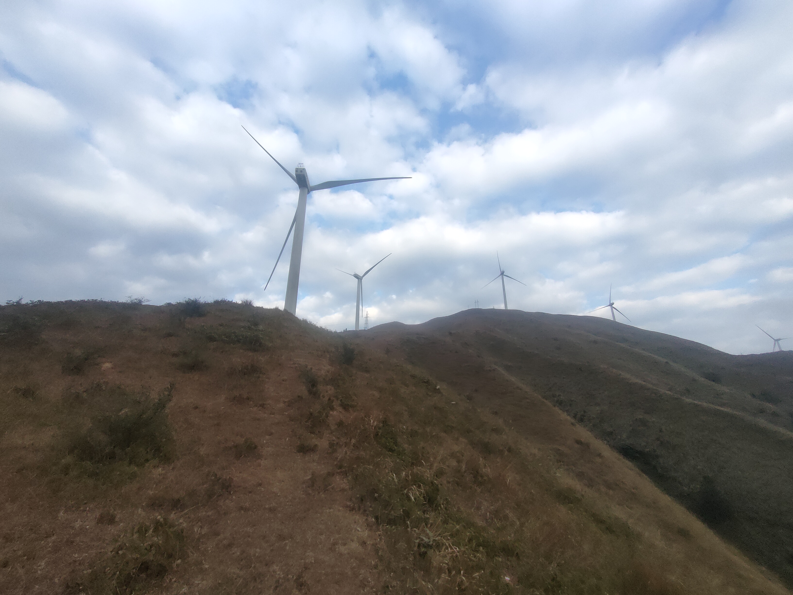 阳春和信宜交界处的千米高山黄凿顶,登顶易如反掌!