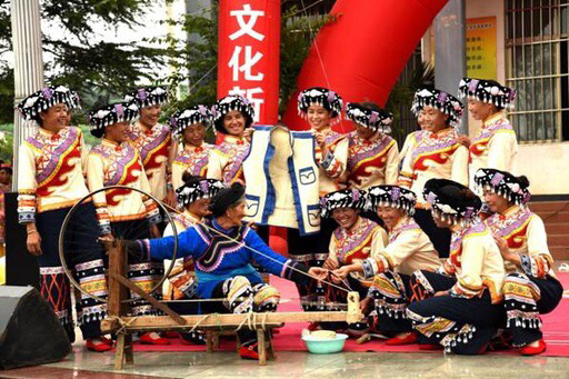 彝族火草衣,成人的标志,一件织"一年",一件传承百年