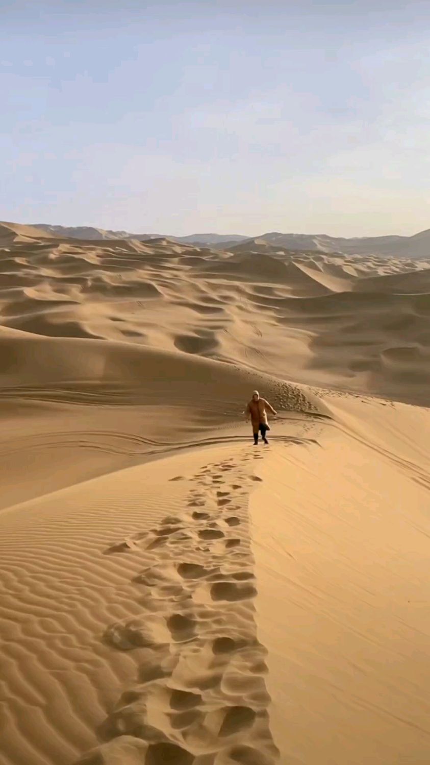 一个人走在沙漠中是什么感觉?