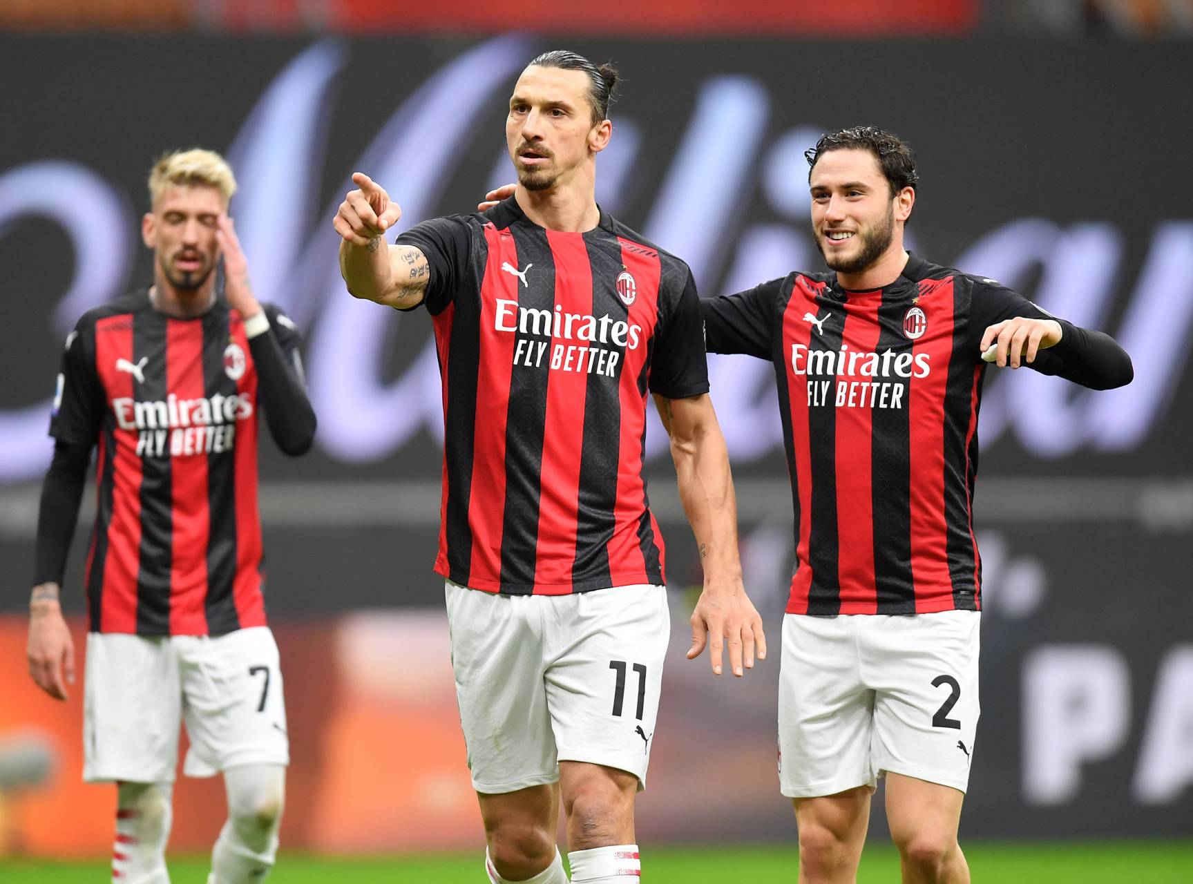 ac米兰# ac米兰老板卡尔迪纳莱目前正在邀请球队功勋伊布回归球队