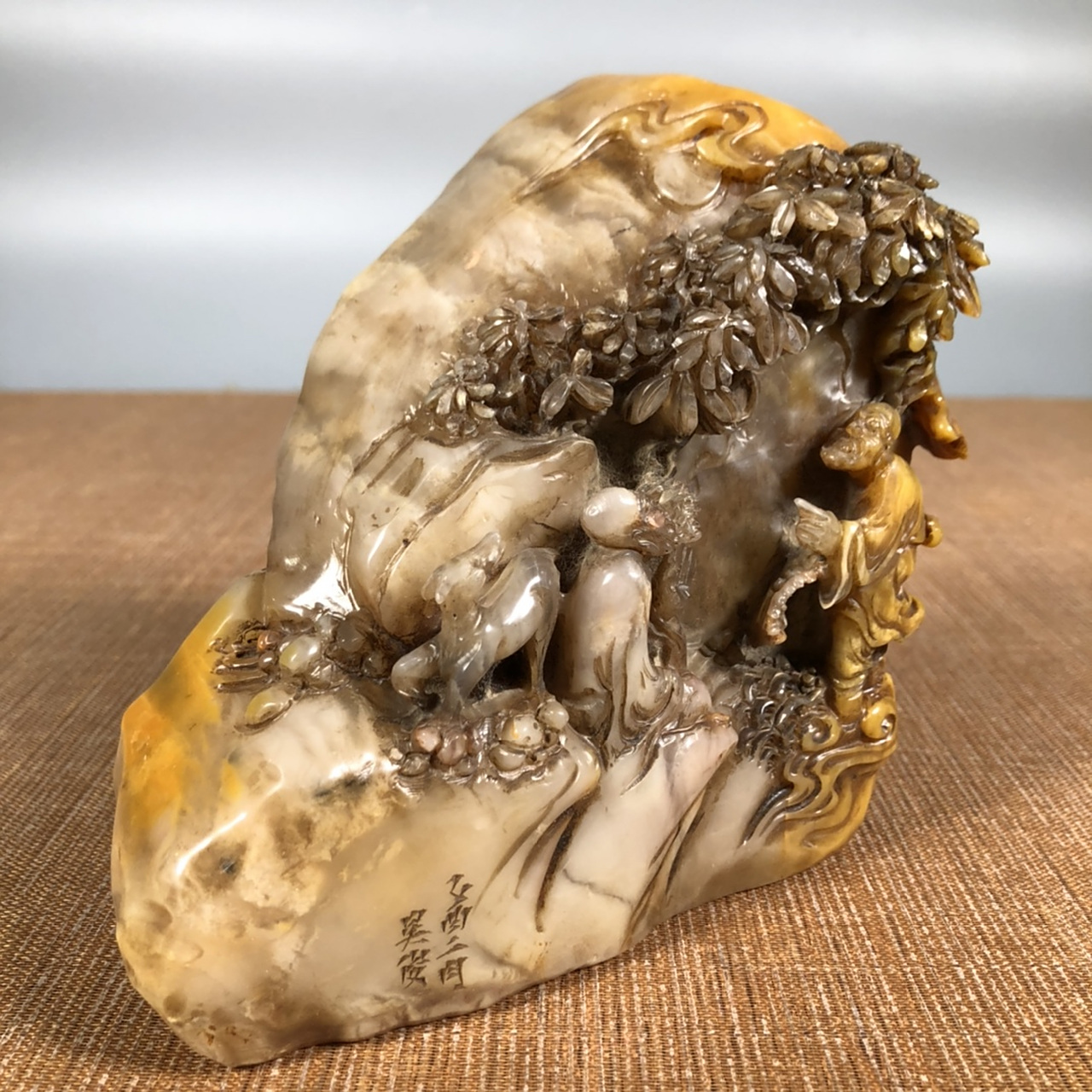 珍藏篆刻家吴俊吴昌硕印作寿山石北部黄雕刻人物故事随形印章,长13