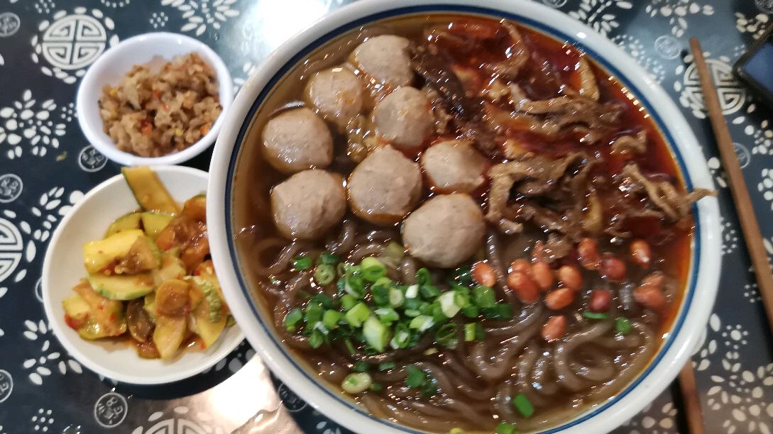 第1次吃赣州手工嗖粉,味道很像重庆酸辣粉,26元一碗贵不贵?
