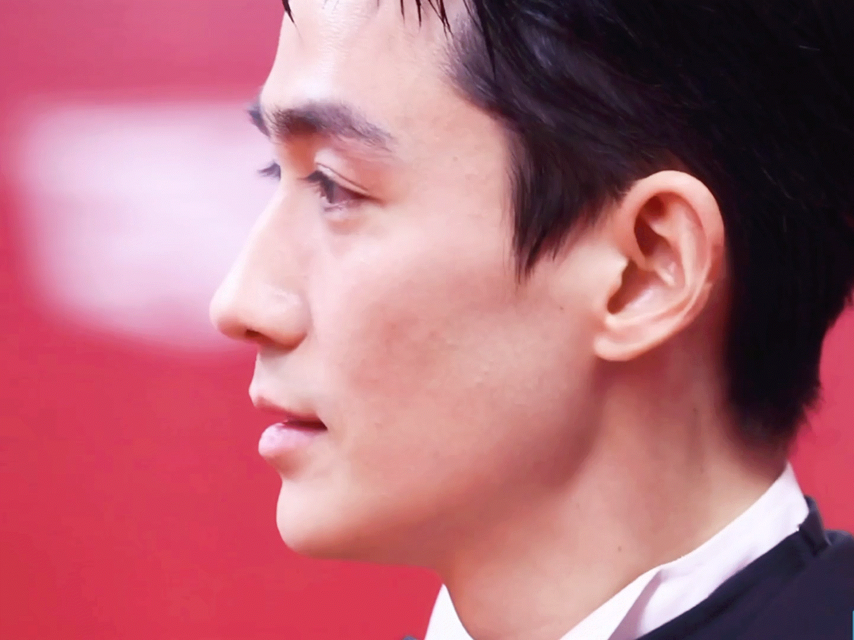 美炸天的侧脸!#朱一龙# #第二十五届上海国际电影节