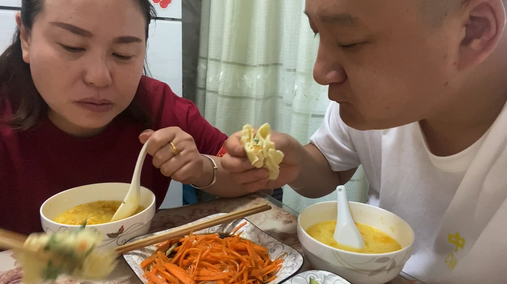 早餐南瓜小米粥,两个素菜,一个饼媳妇爱吃,幸福的小生活