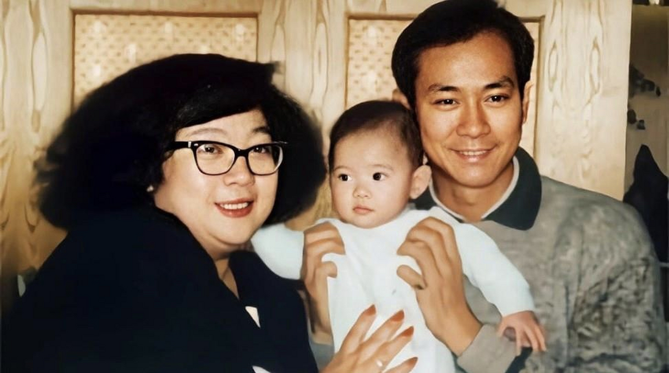 2002年,沈殿霞在节目上问前夫郑少秋:"我和你做了十几年的夫妇,你究竟