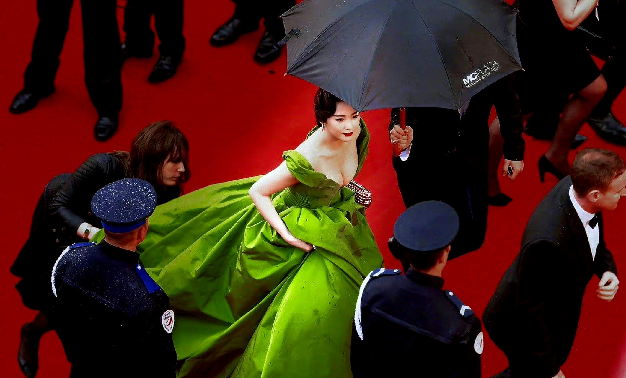 张雨绮10年前后戛纳对比照,感觉没什么变化呢…#张雨绮