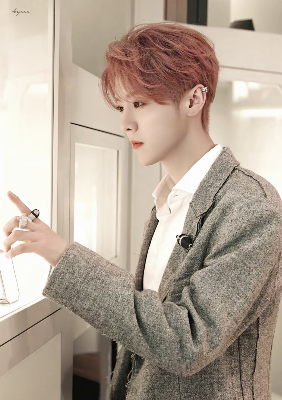 鹿晗的家世有多牛,保镖叫他少爷,王思聪不敢对他,哪怕是曾被誉为,时尚