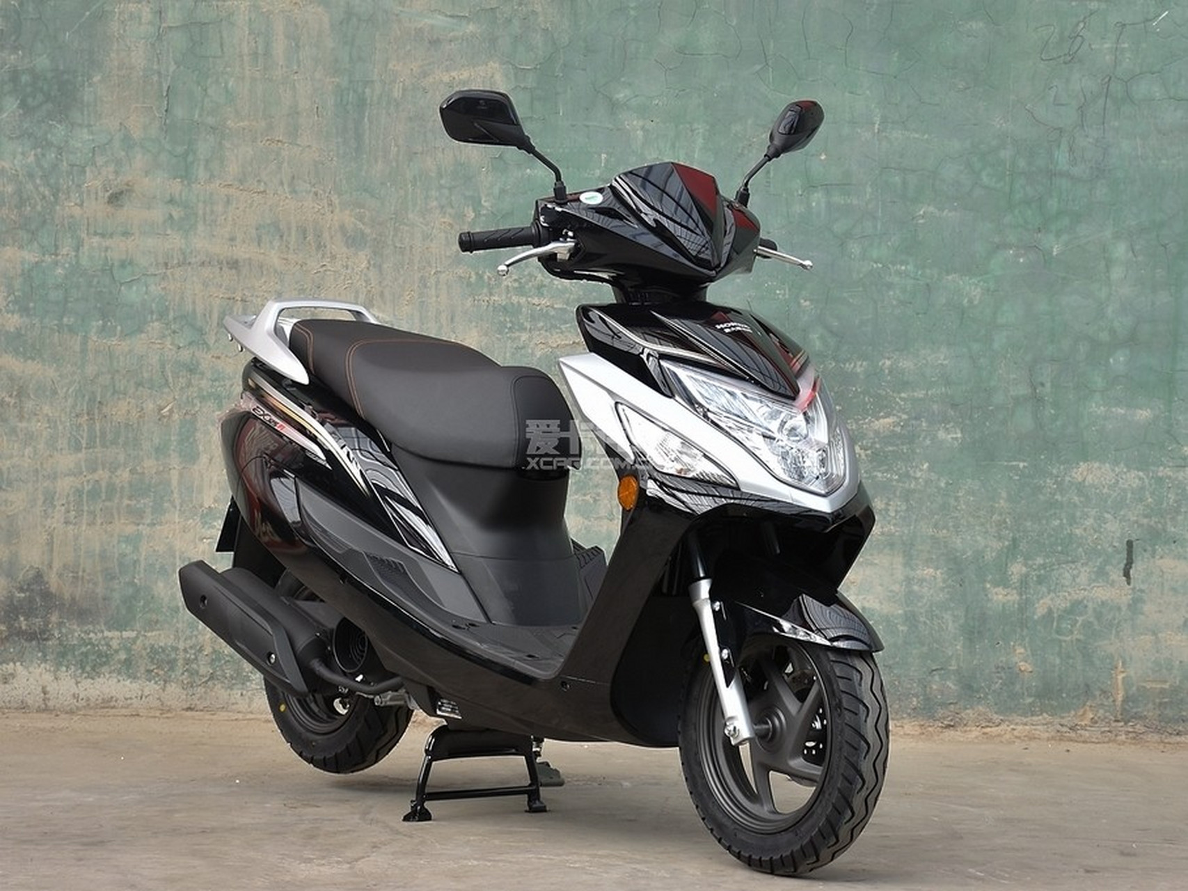 说到国内近两年卖的最好的小踏板摩托,那必须得是济南铃木的uu125和uy