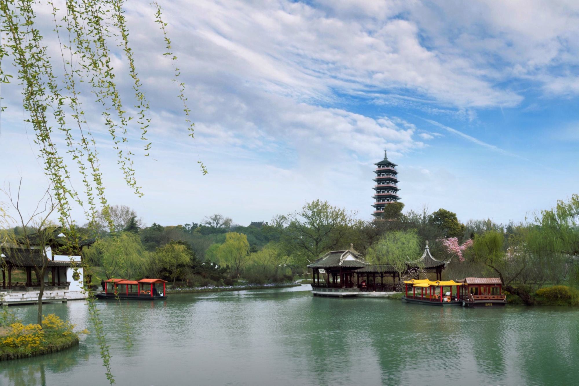 江南春:青山烟雨落,波远系行舟