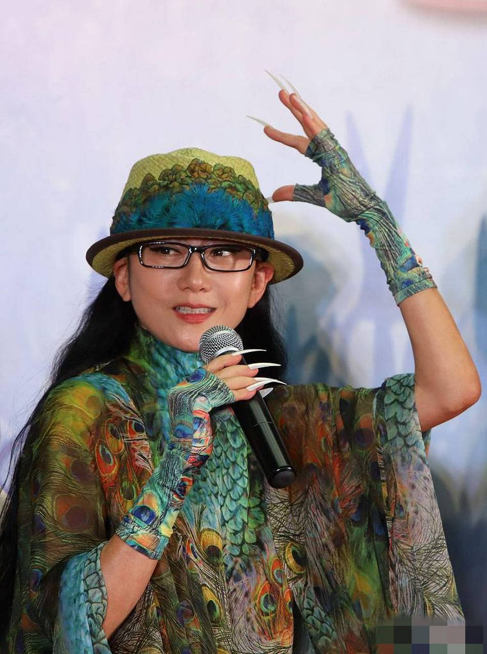 杨丽萍还在歌舞团时,结识了同为舞蹈演员的第一任丈