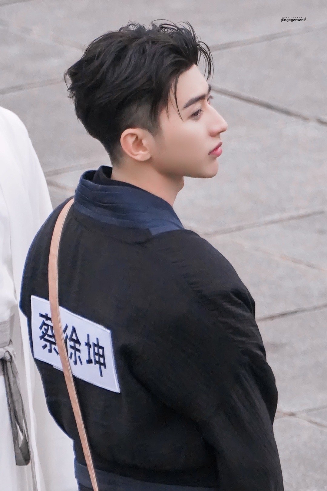 蔡徐坤携手"思源工程"捐赠物资支援上海,默默守护好温柔