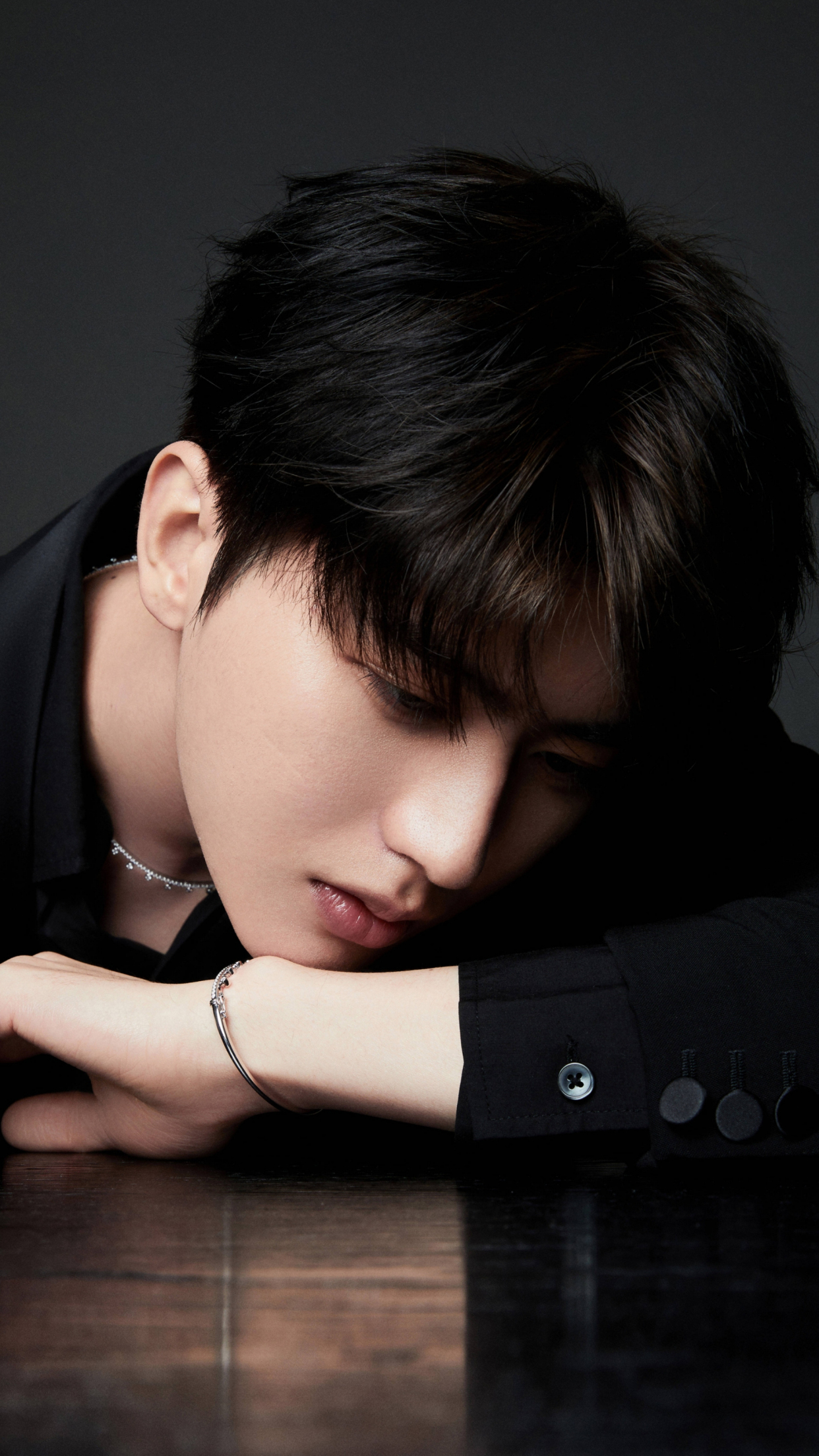 演员蔡徐坤,c位出道,唱跳俱佳,认真敬业,来看帅照