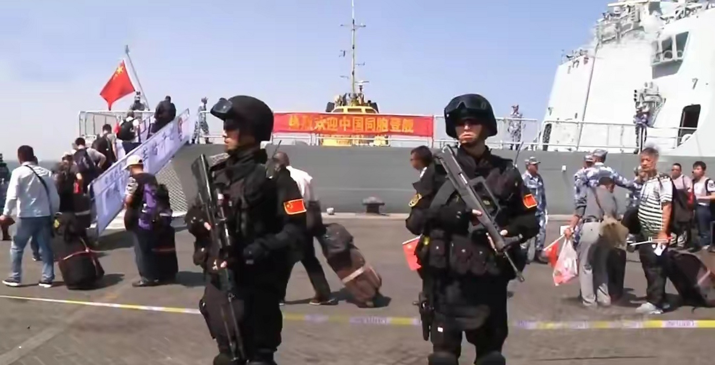 解放军紧急调动在亚丁湾护航的军舰奔赴苏丹,开展转移撤离行动.