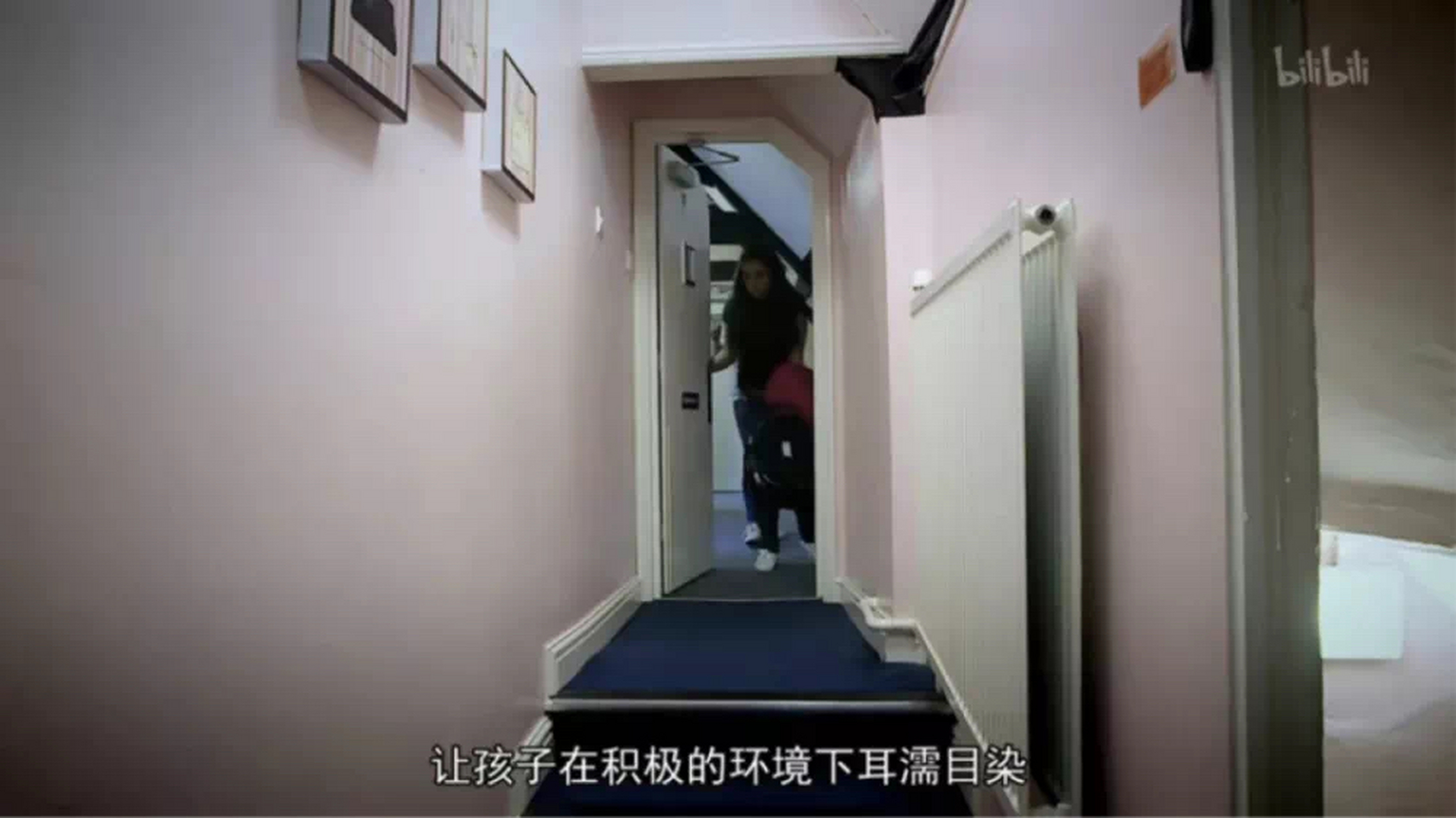 英国bbc拍摄的纪录片《学校交换:阶级差异》中, 一位叙利亚女孩考上了