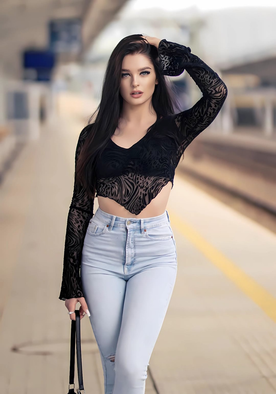 超级可爱的漂亮宝宝戴娃·卡塞尔  是 意大利国宝级性感女神莫妮卡