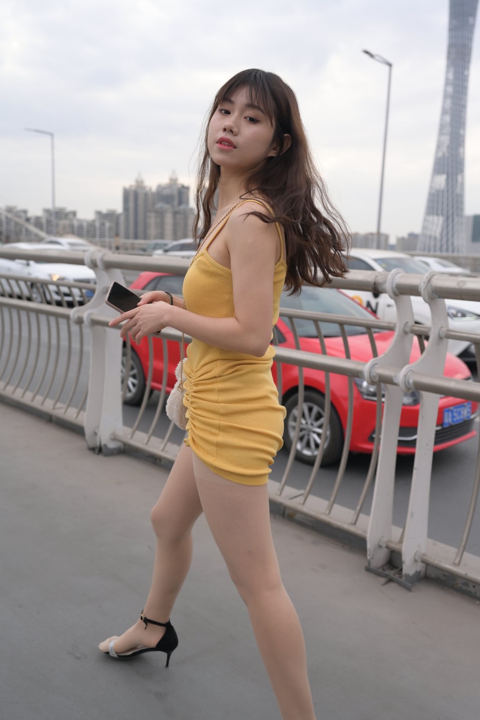 精选街拍 No.351 天桥上的镁钕 4 [104P/96M]