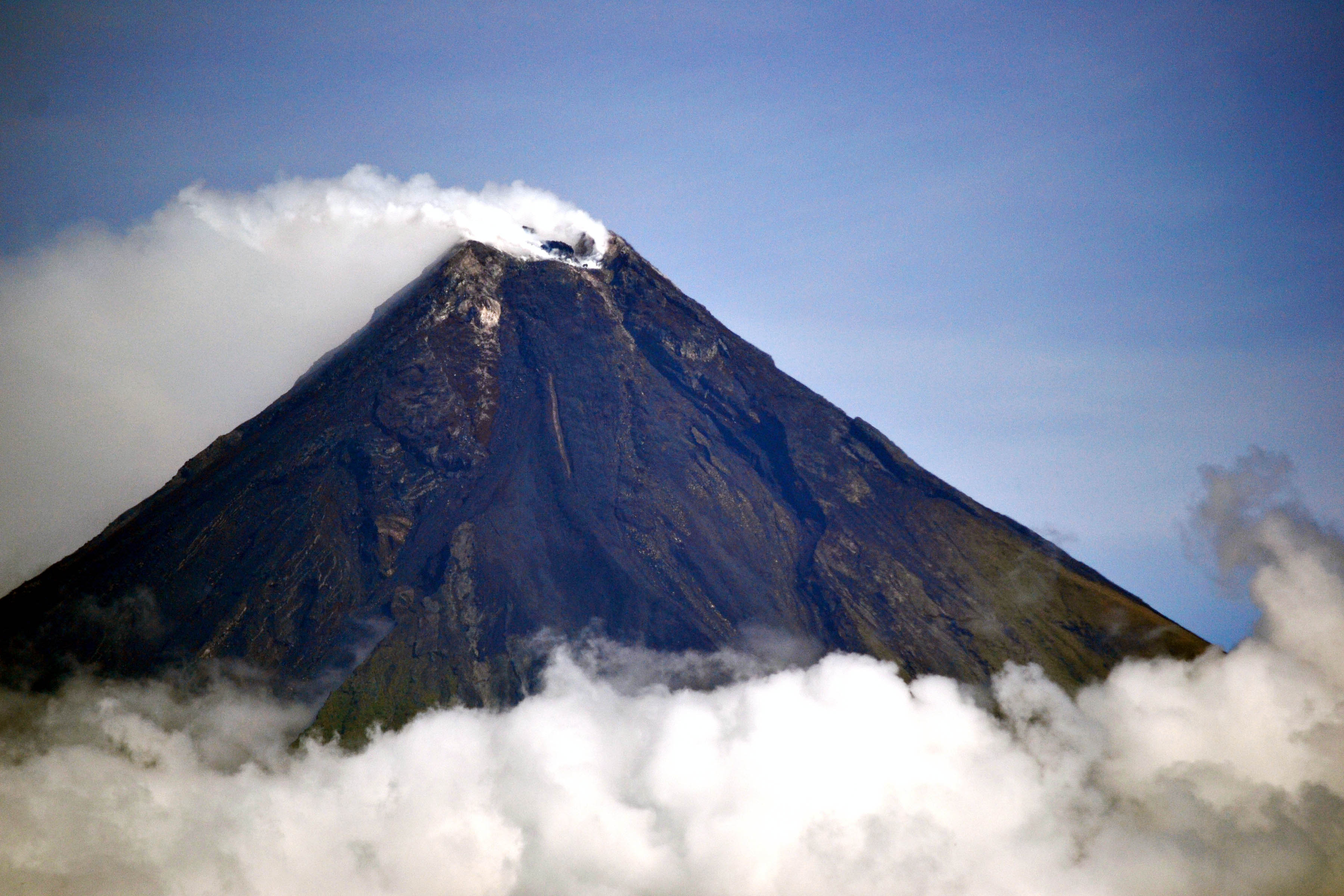 完美的圆锥体——菲律宾马荣火山