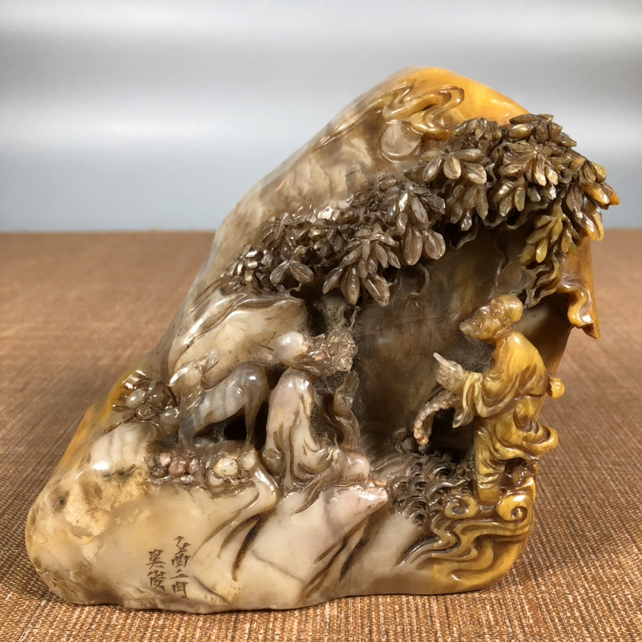 珍藏篆刻家吴俊吴昌硕印作寿山石北部黄雕刻人物故事随形印章,长13