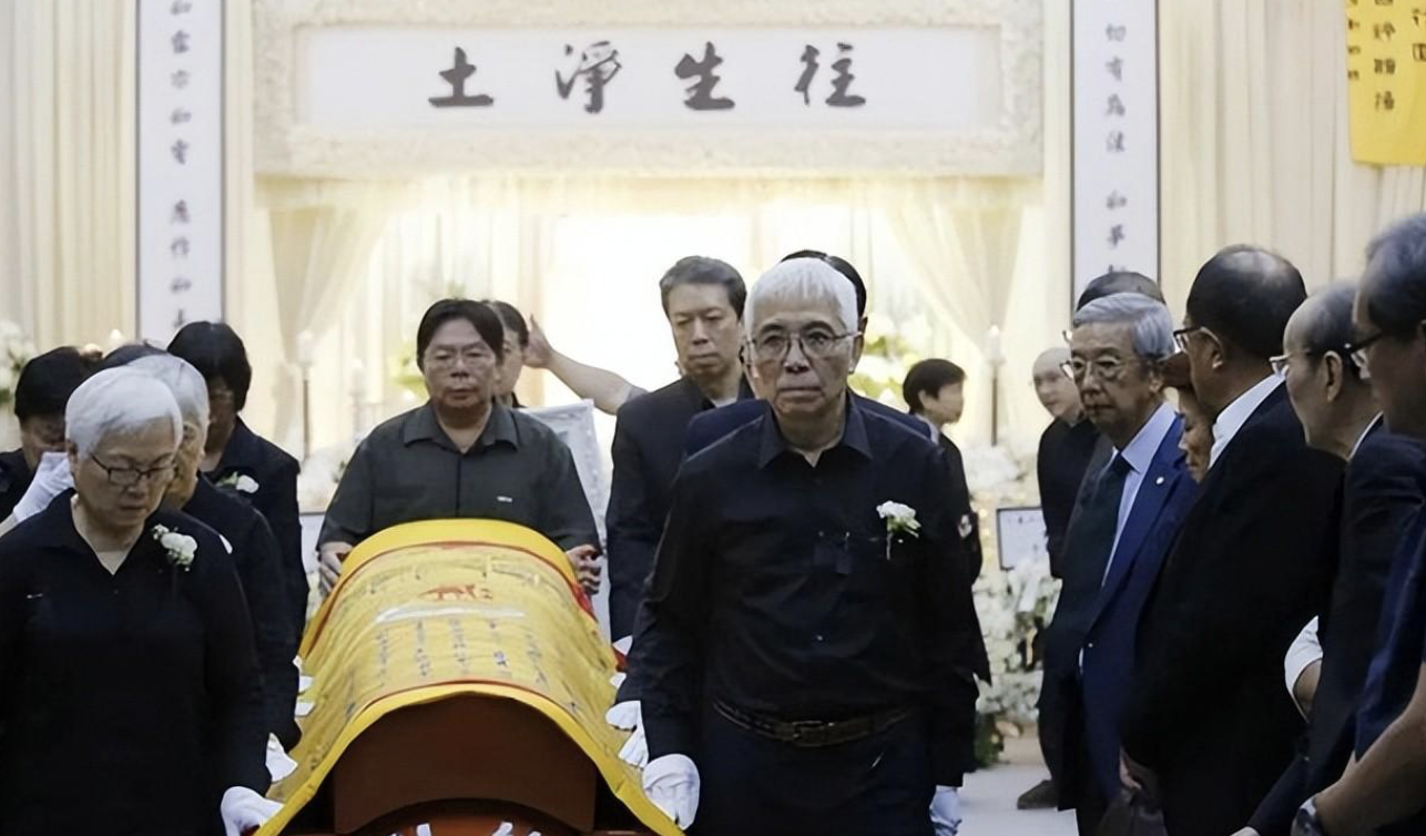 香港顶级风水师蔡伯励,为霍英东选墓,一句话让李嘉诚掏200万