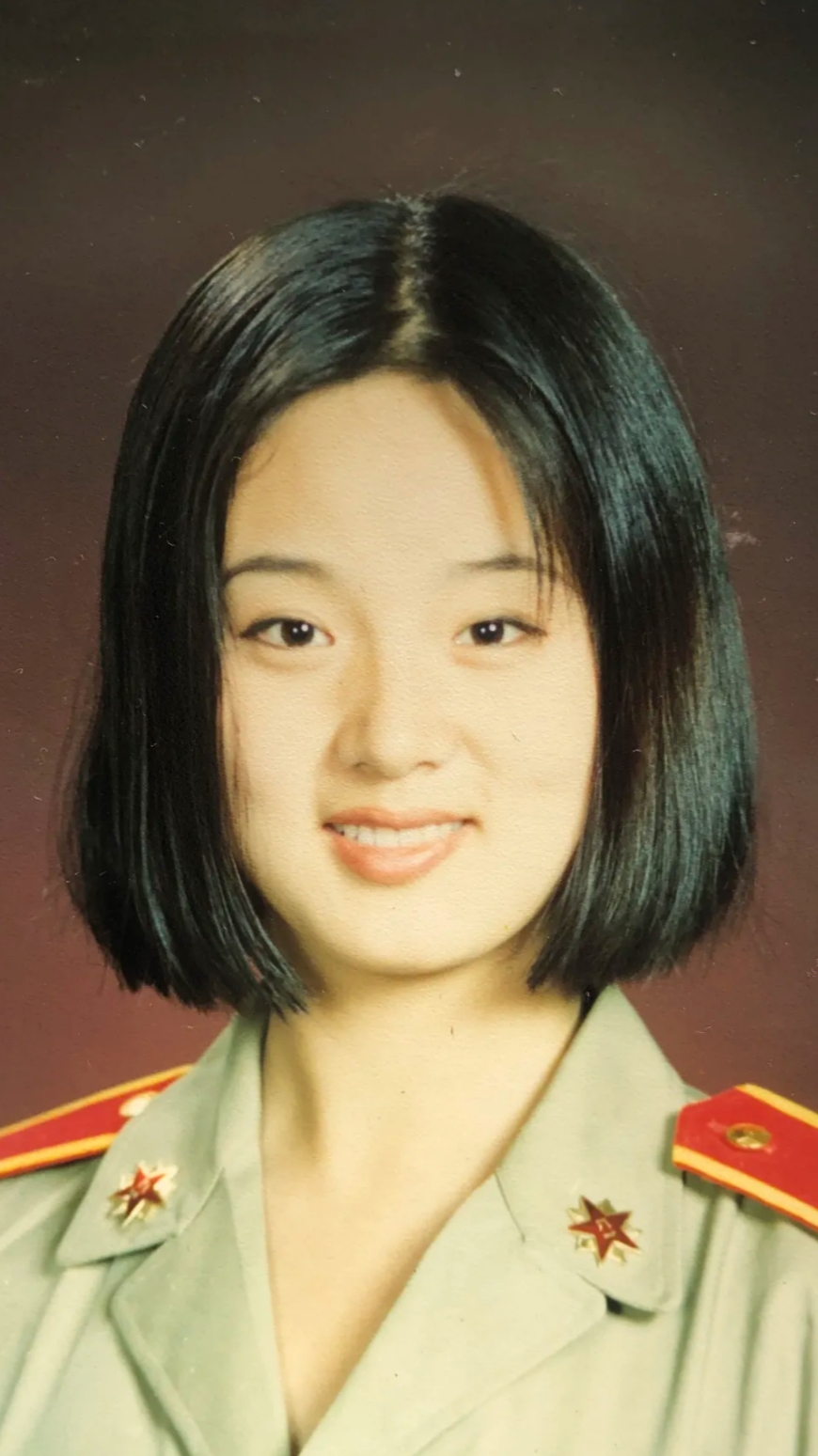 央视杨柳结婚5次?三婚歌唱家妻子哈辉冠夫姓,离职创业儿女双全