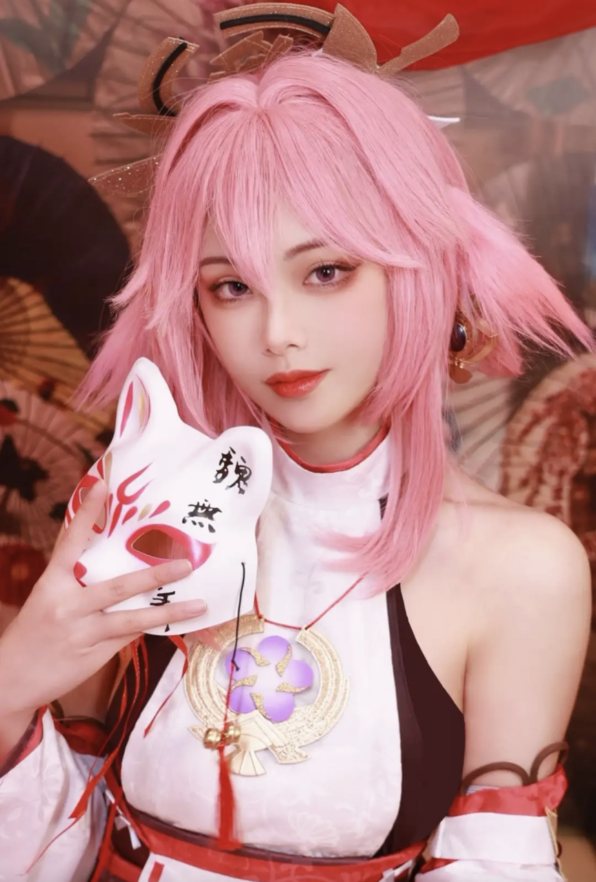 猜猜美女今日cosplay的是动漫原神里面的哪一位美女角色吧