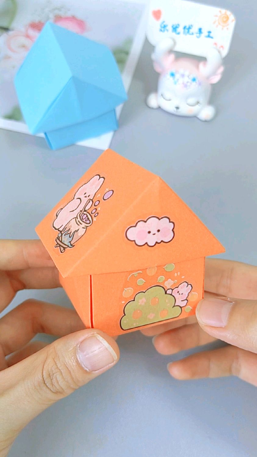 两张正方形纸做一个可爱的小房子收纳盒