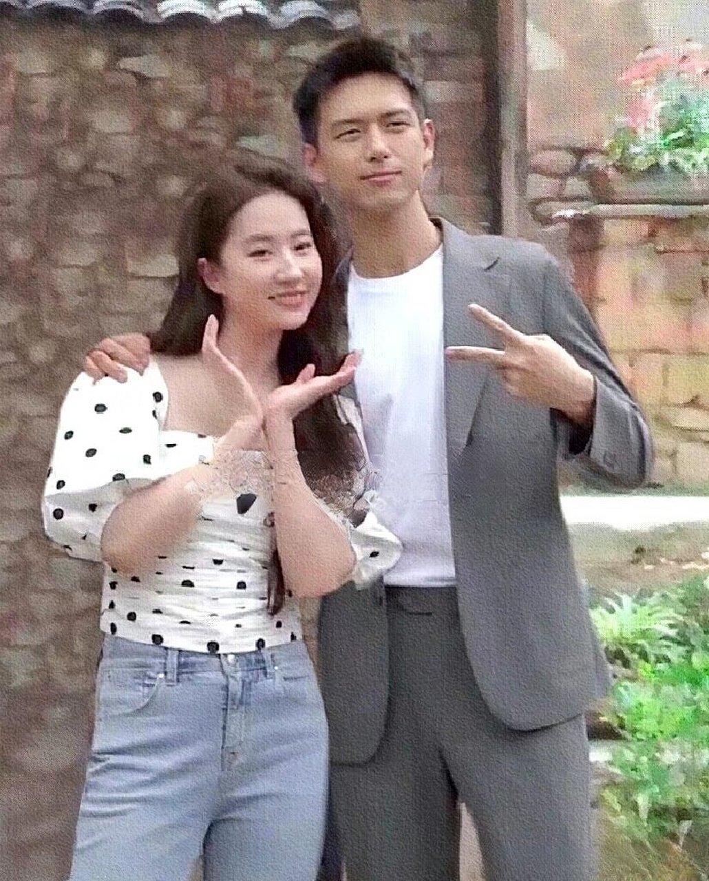 李现周雨彤这cp感是不是秒杀刘亦菲[得意][得意]