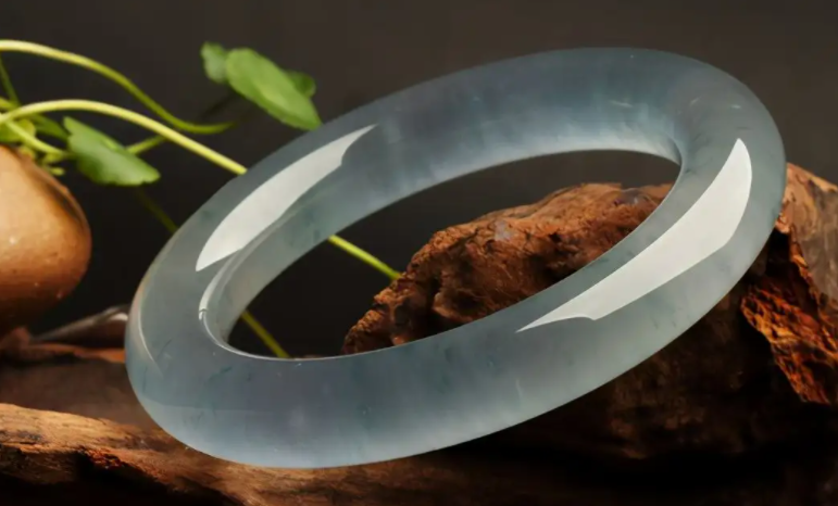 俄罗斯翡翠的特征