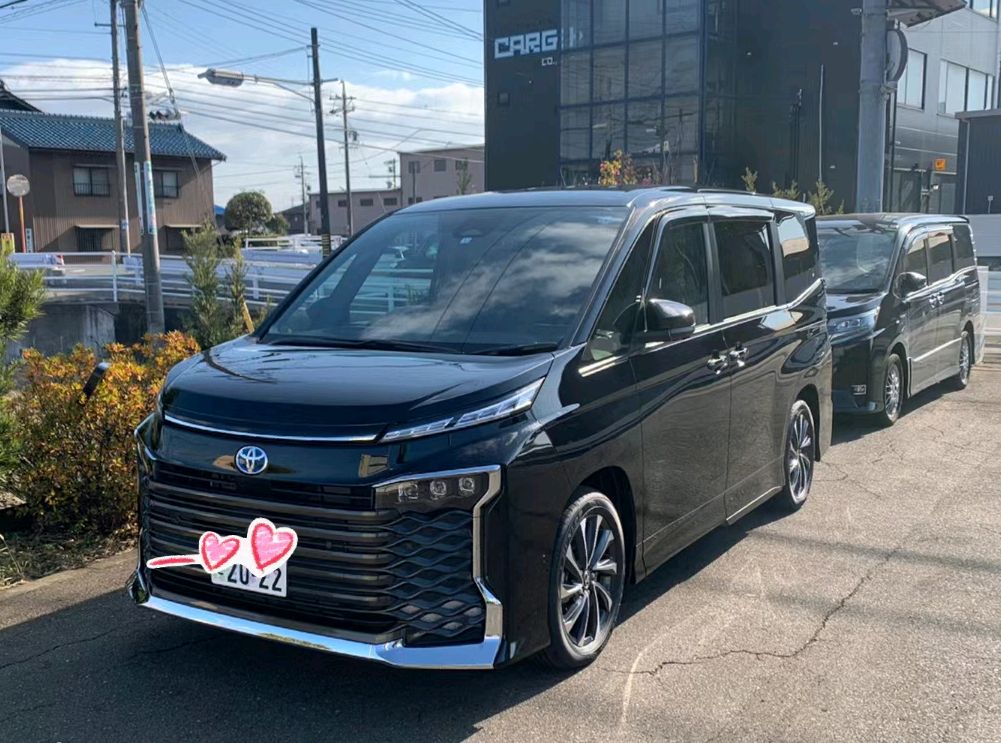 2023版丰田voxy登场,潮范十足,侧滑门 犀利灯组,足够时尚