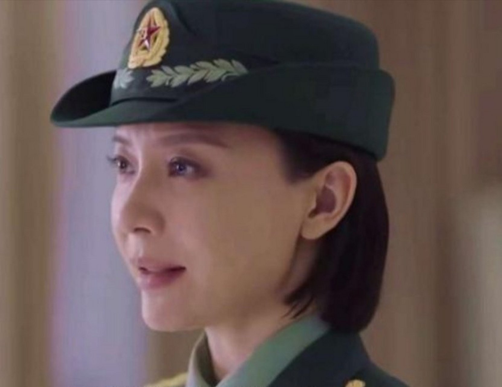 随着纪录片《最美逆行者》的热播,"名声不好"的陈数,却因为饰演军医